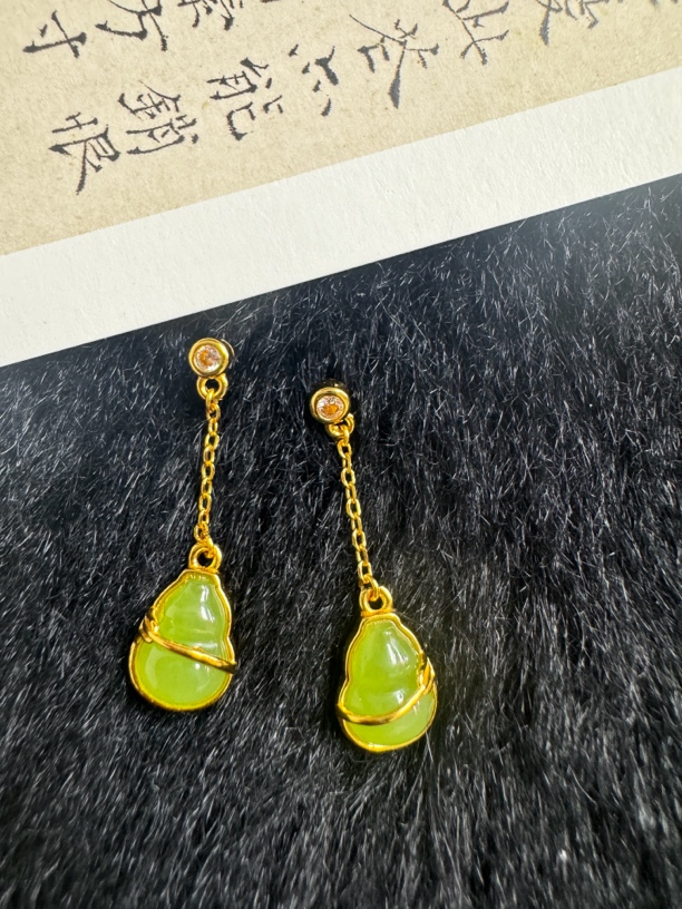 严选天然和田玉果绿色小葫芦卡10M银s925镶嵌精美气质时尚女款