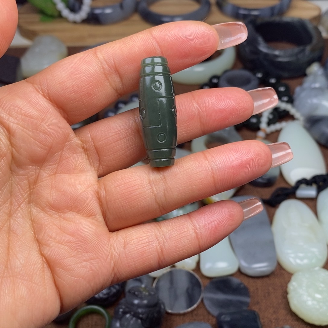 拼***天和田玉未镶嵌颈饰