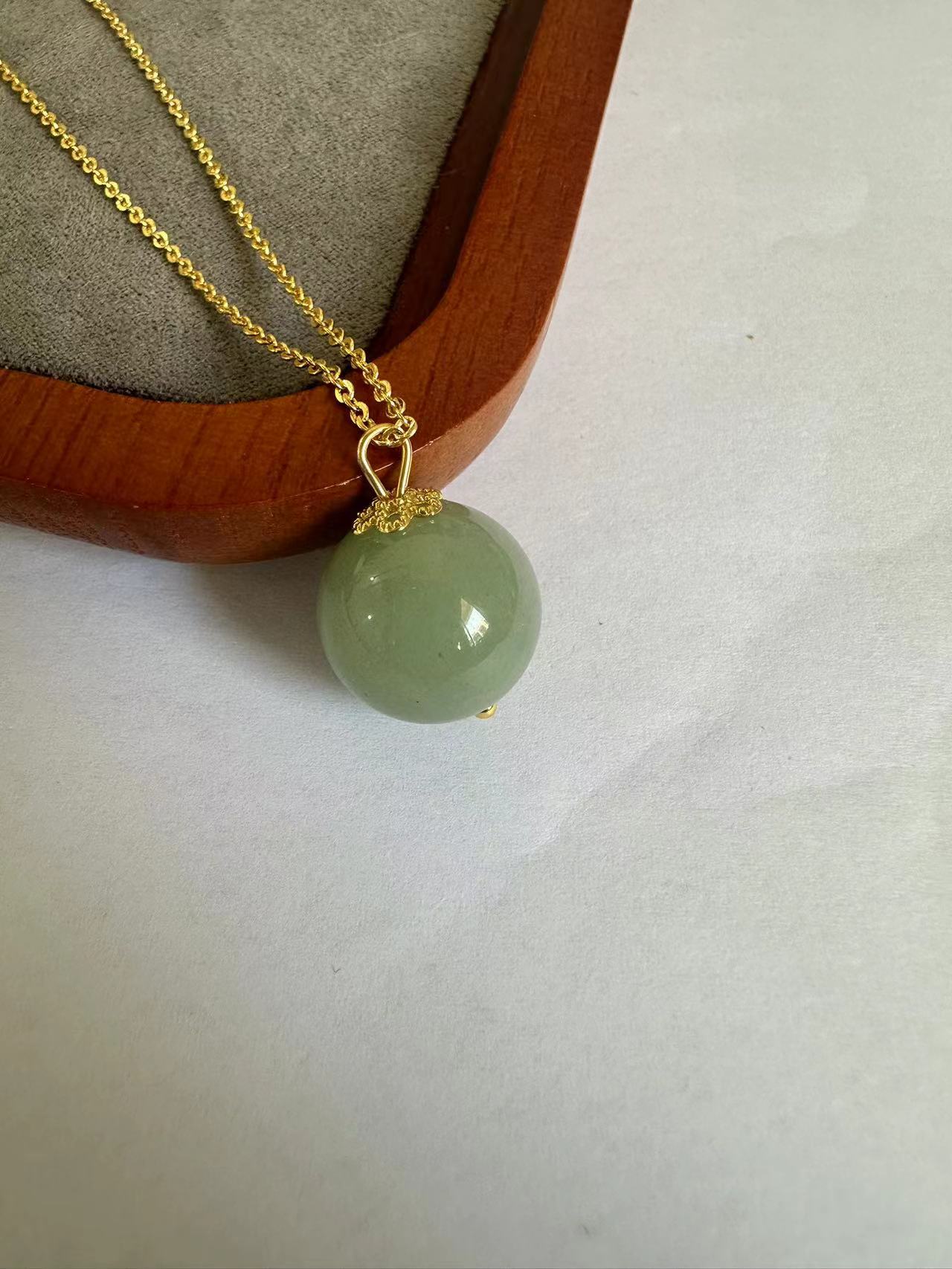 精品和田玉路路通吊坠