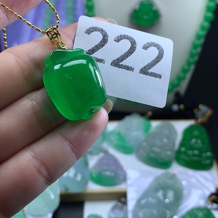 翡翠未镶嵌吊坠(赠链)