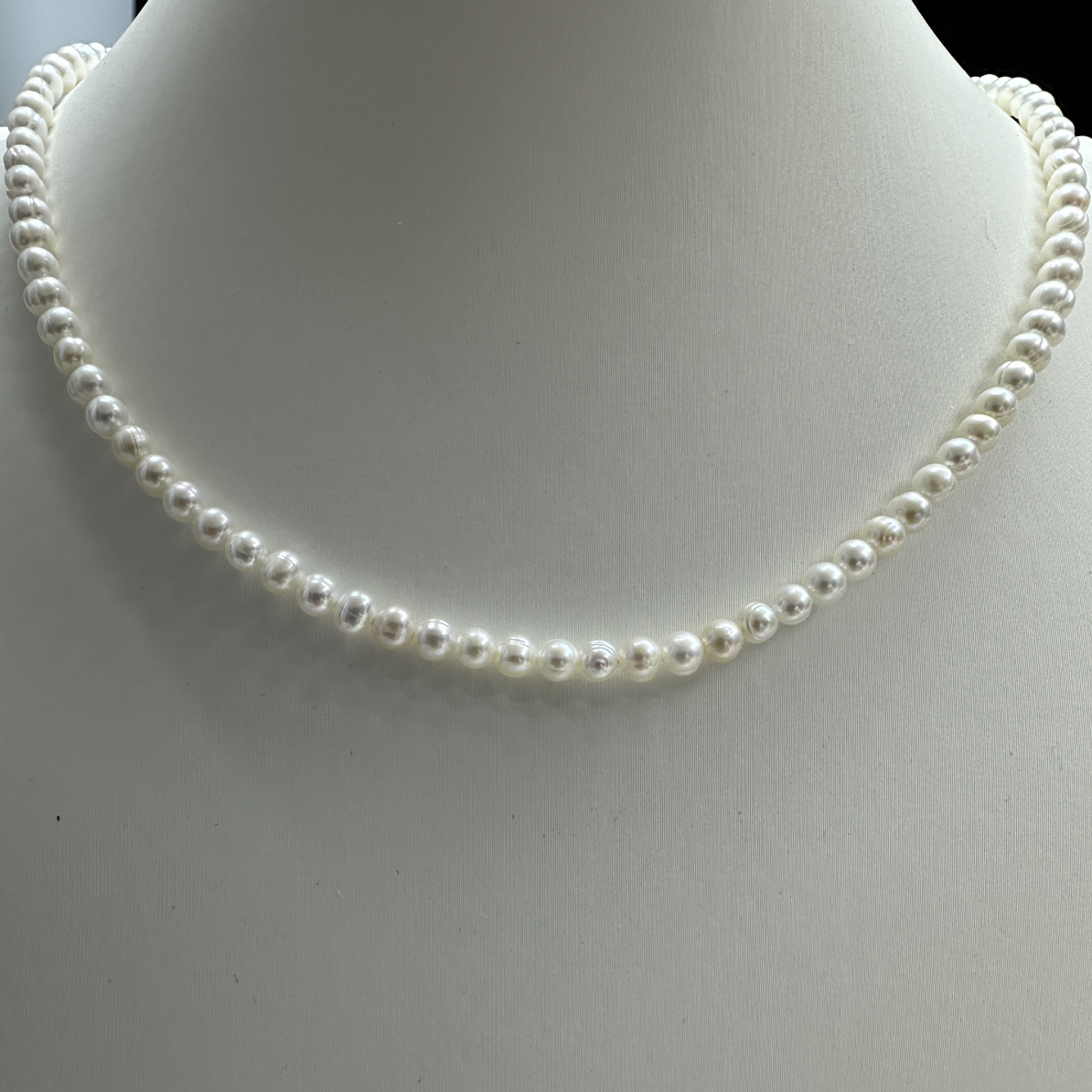 天然淡水珍珠螺纹4-4.5白色小米珠项链简约百搭近正圆设计款