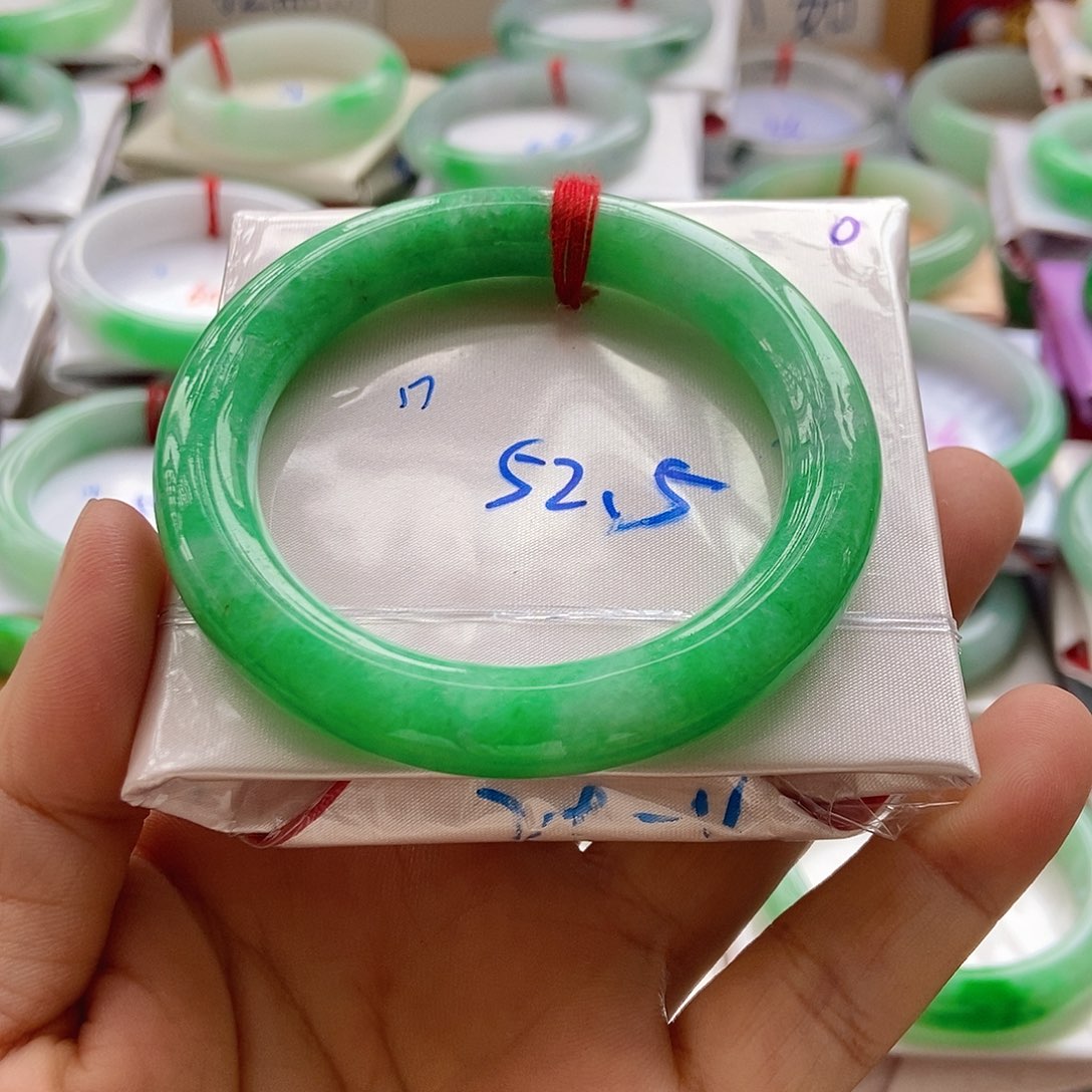 未镶嵌手镯翡翠阿**妈手镯分