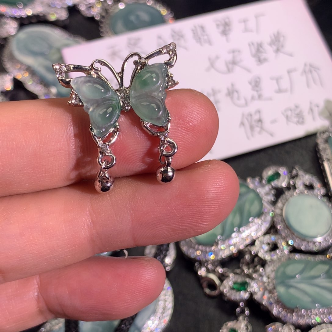 翡翠颈饰未镶嵌蝴蝶