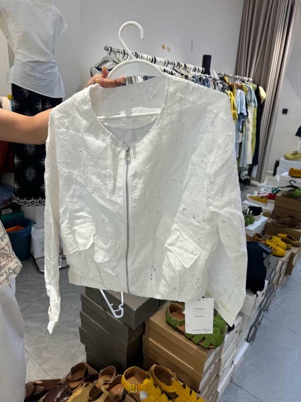 春季新款圆领提花白色