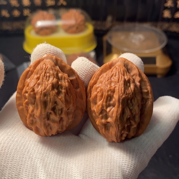 文玩核桃吊坠大红袍