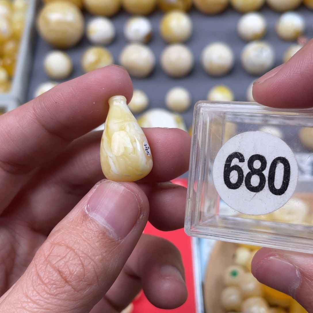 蜜蜡珠宝奇石未镶嵌