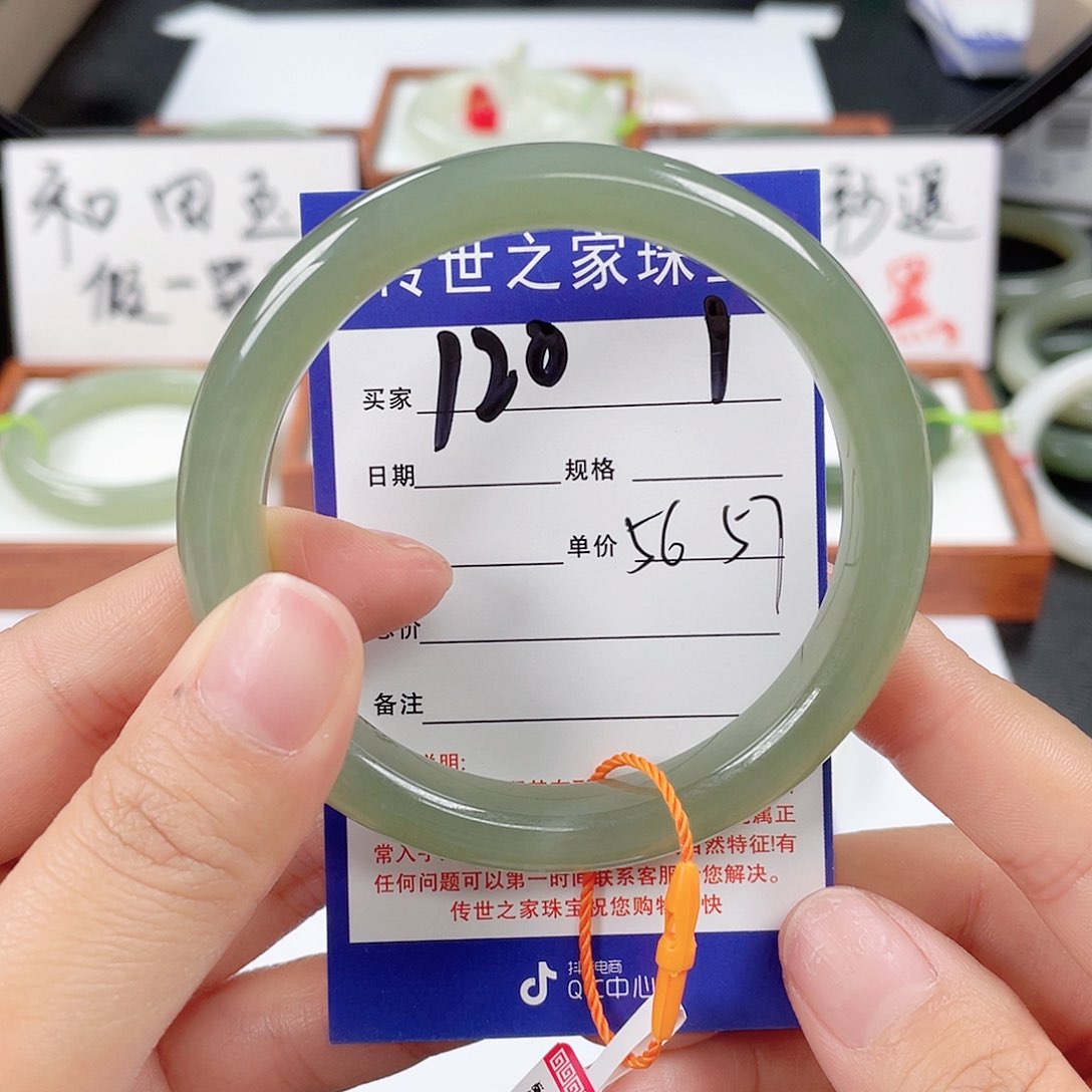 和田玉手镯未镶嵌