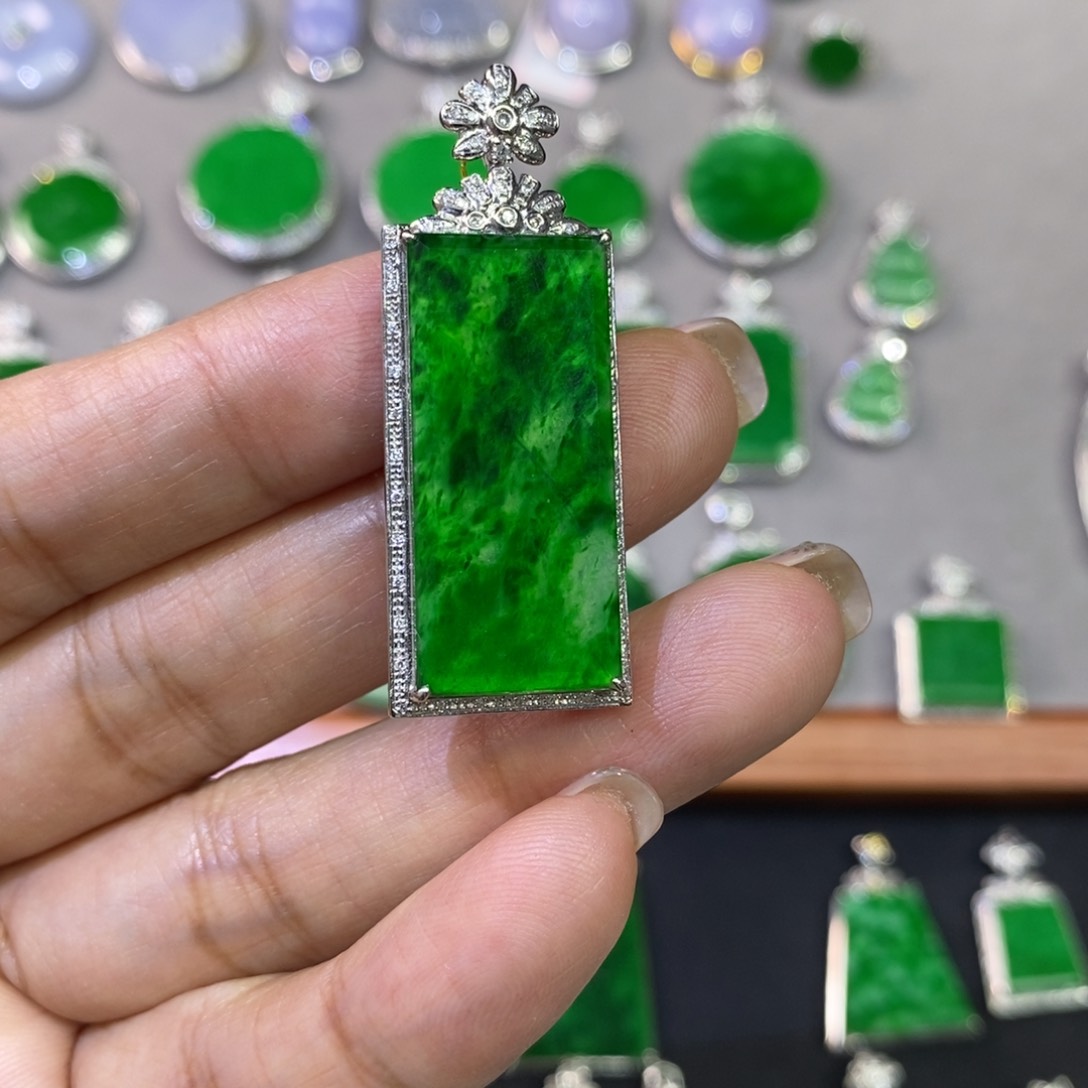 翡翠吊坠(不含链)18K金镶嵌吊坠