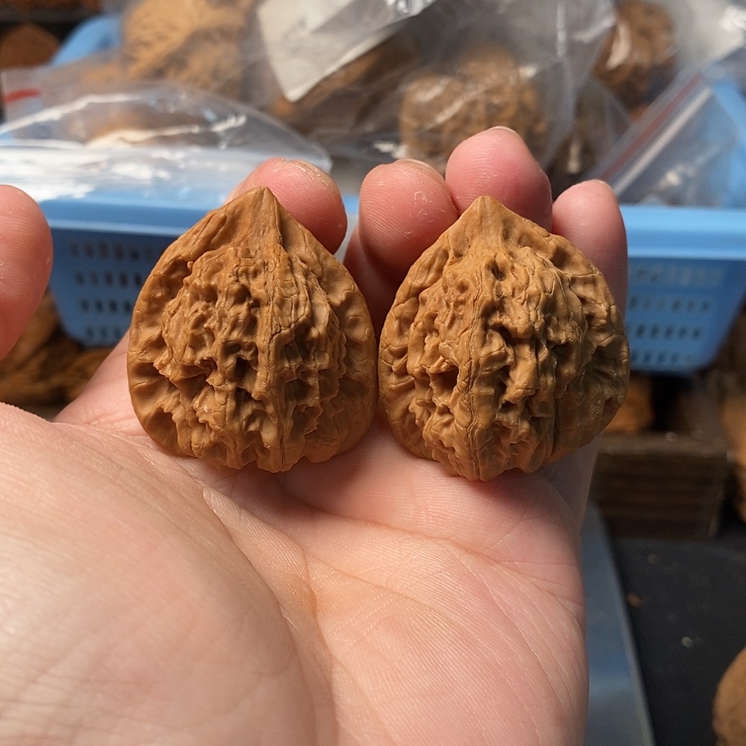 1文玩核桃血龙鸡心36-418