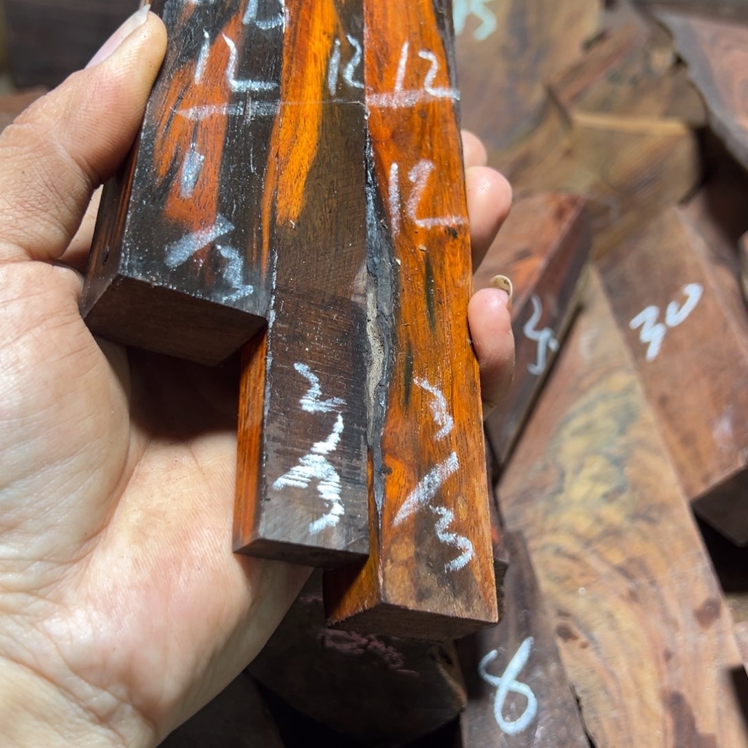 L***丽交趾黄檀（大红酸枝）