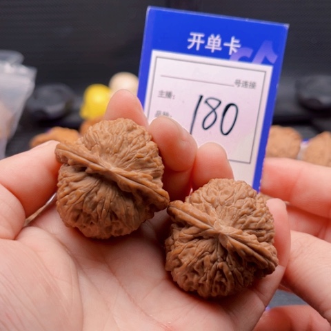 文玩核桃把件39白狮子 180