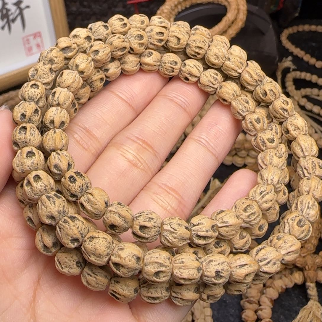 柏香籽/百香籽吊坠邓**?