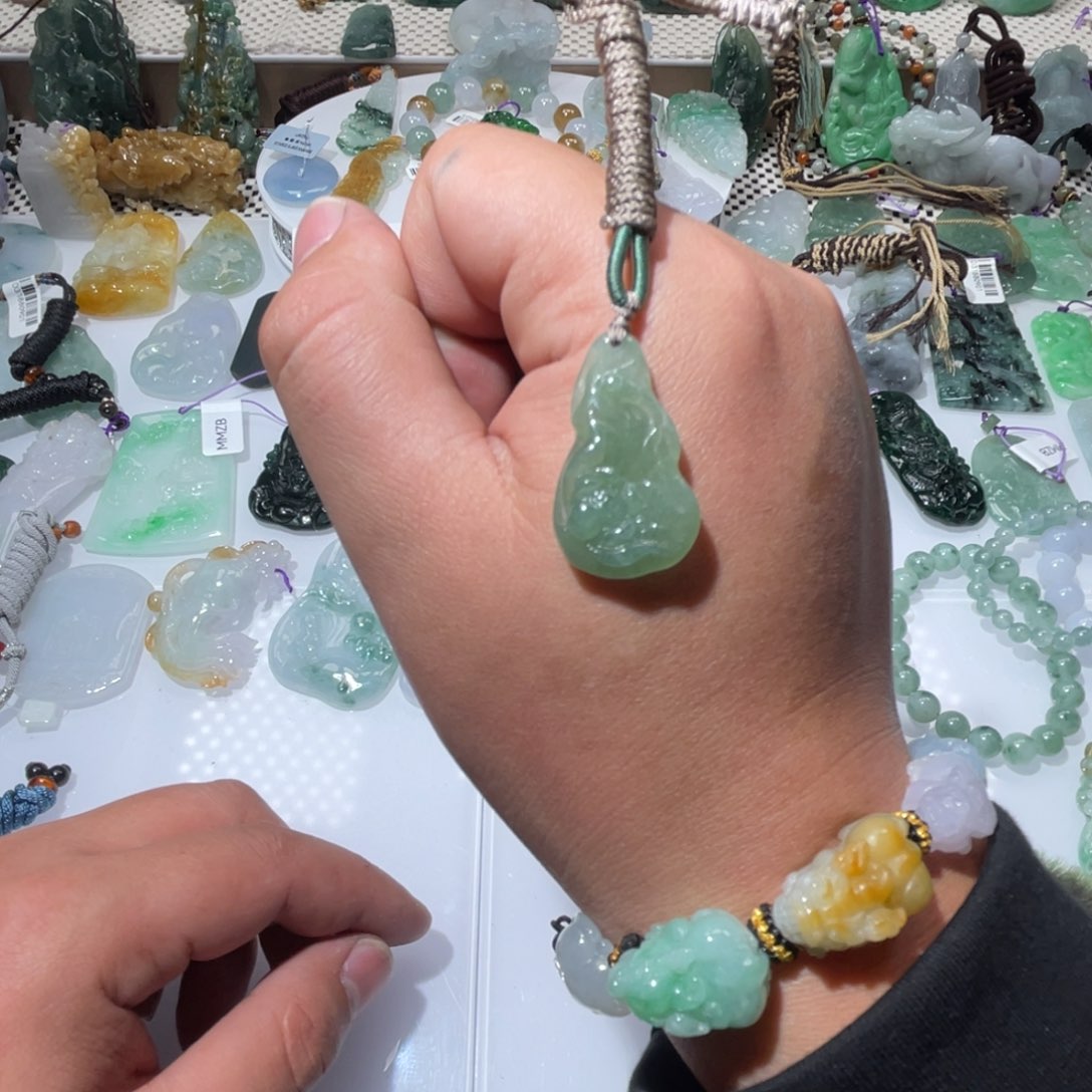 翡翠颈饰未镶嵌天然