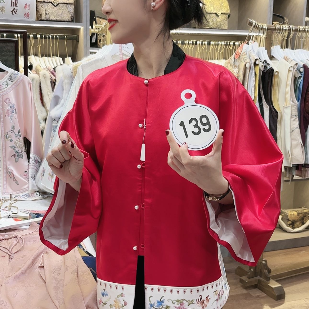 【闪购商品】A****?苏绣等艺术品的收藏品中有不少