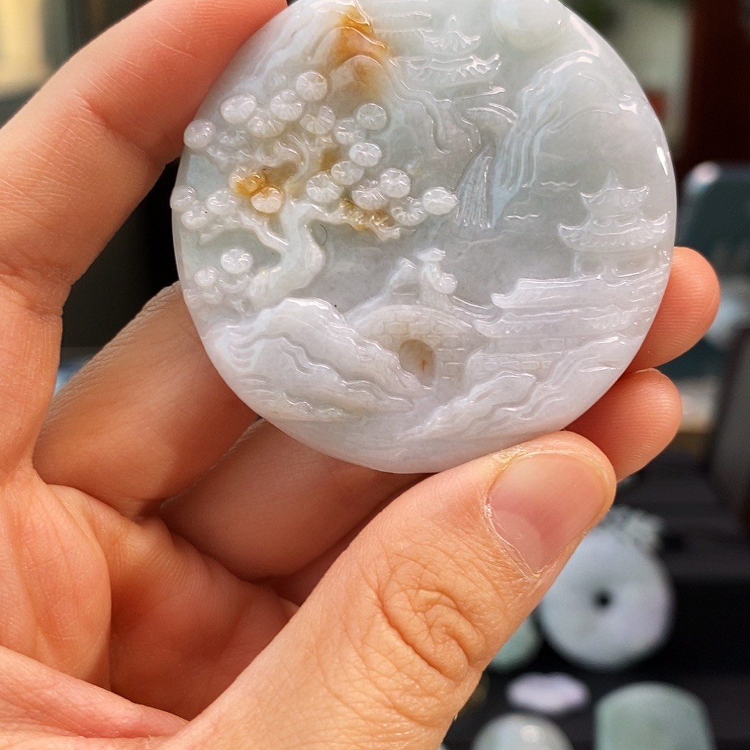 翡翠未镶嵌颈饰山水