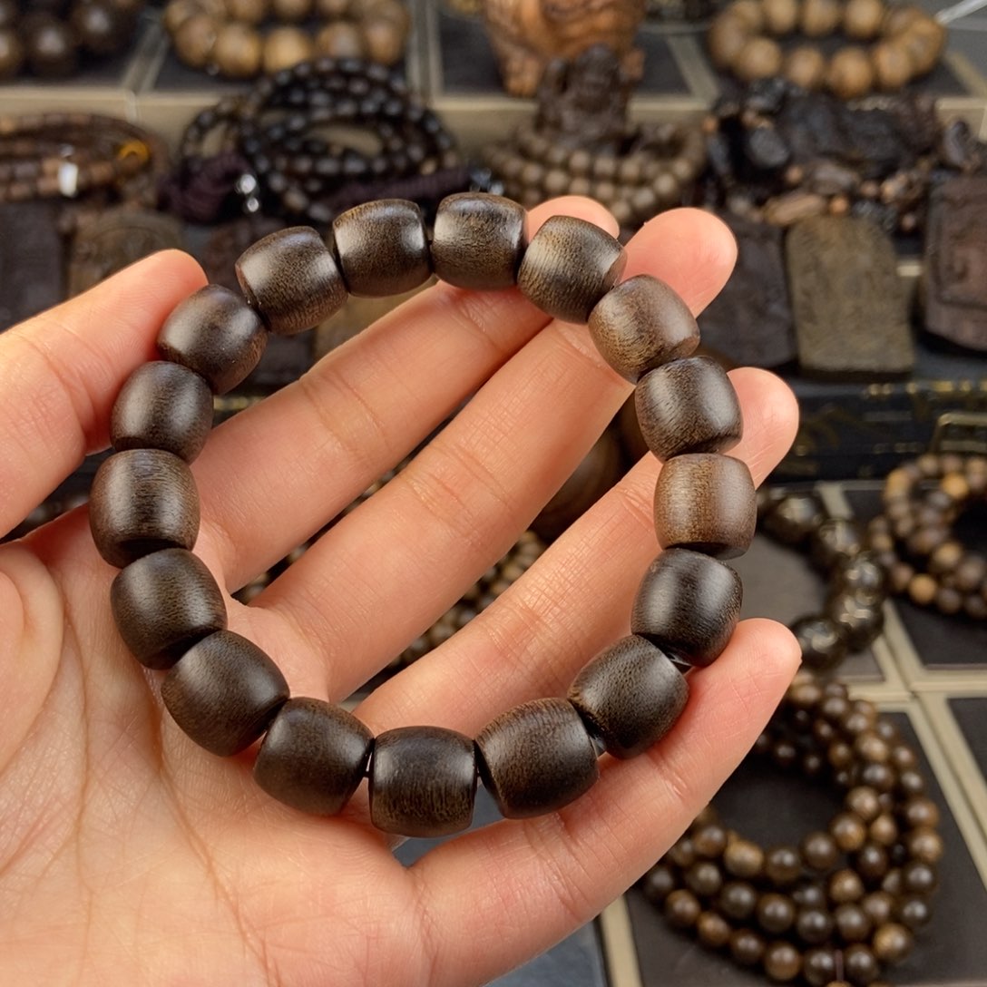 沉香手串向**?越南芽庄白棋楠