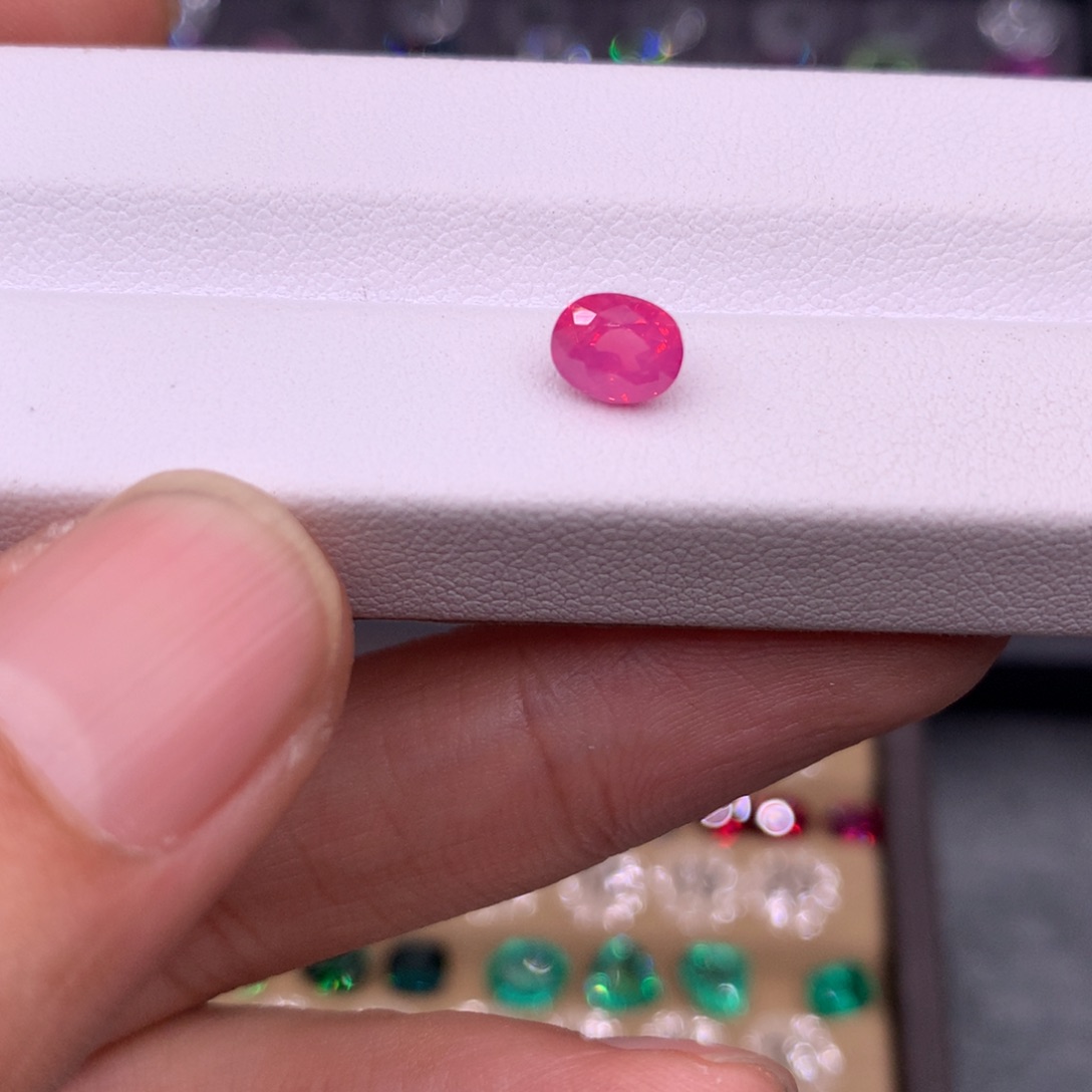 尖晶石裸石未镶嵌