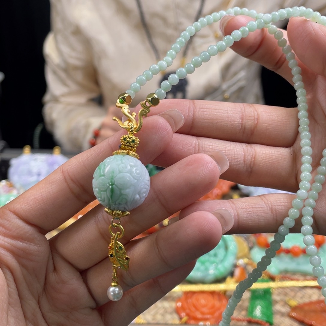 翡翠颈饰未镶嵌代编织