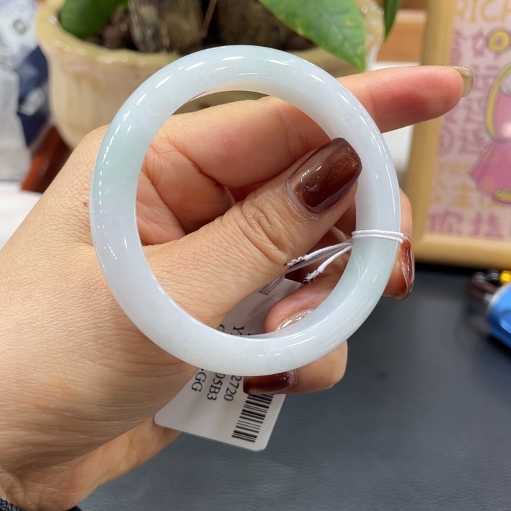 翡翠手镯未镶嵌手镯