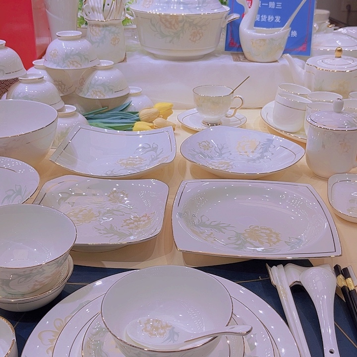 骨瓷描金清雅米饭碗单拍