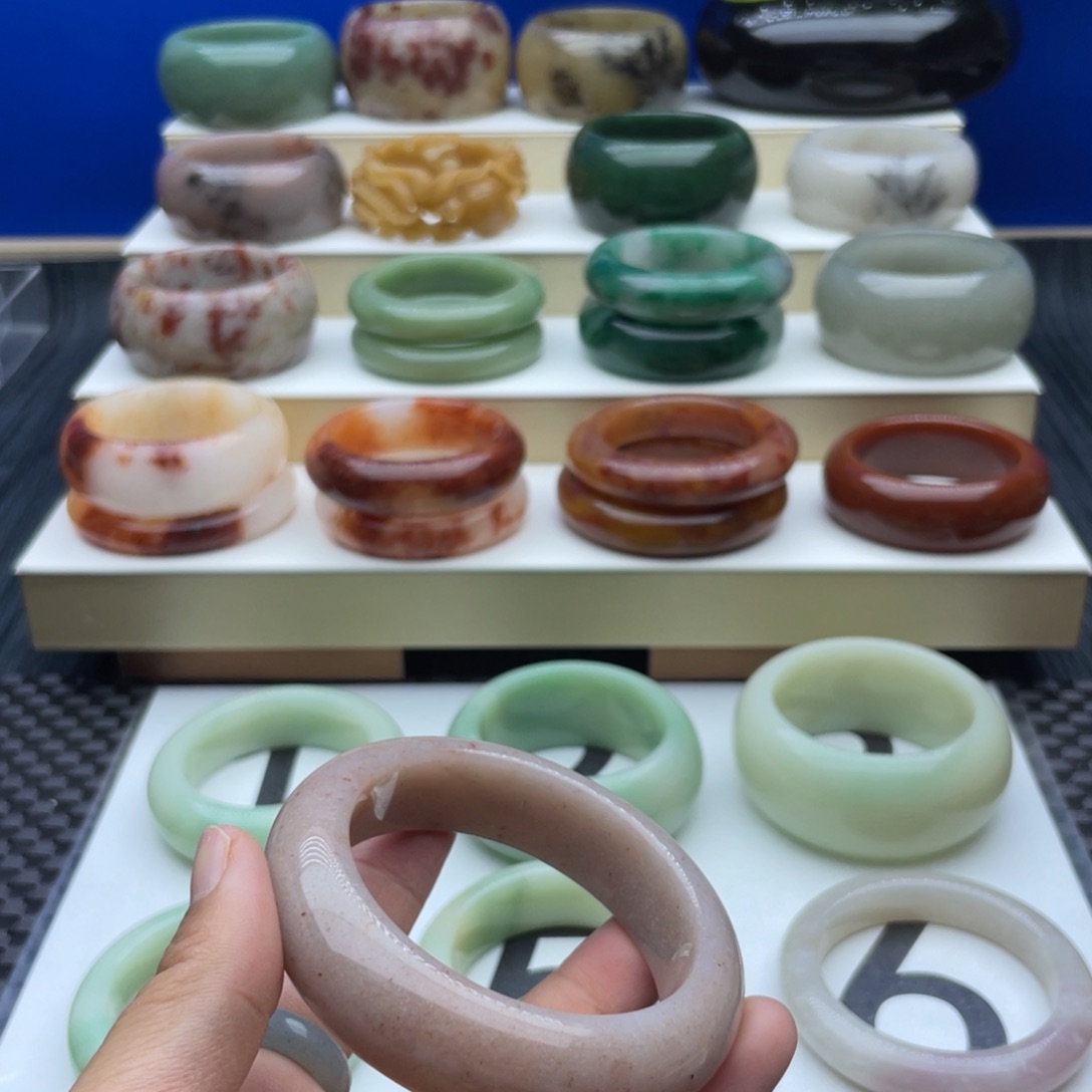 石英质玉手镯未镶嵌