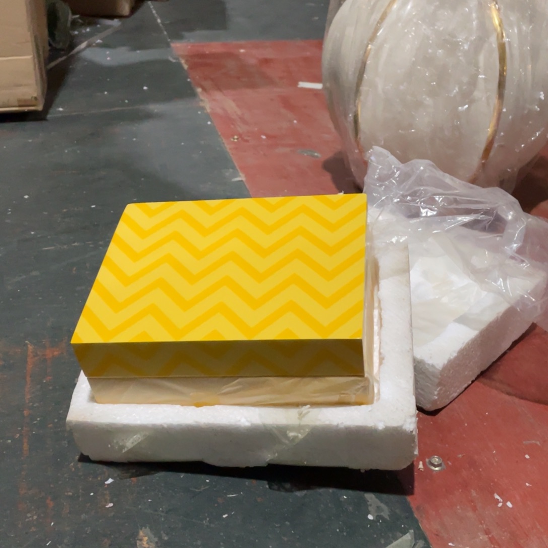 陶瓷花瓶家居摆件。