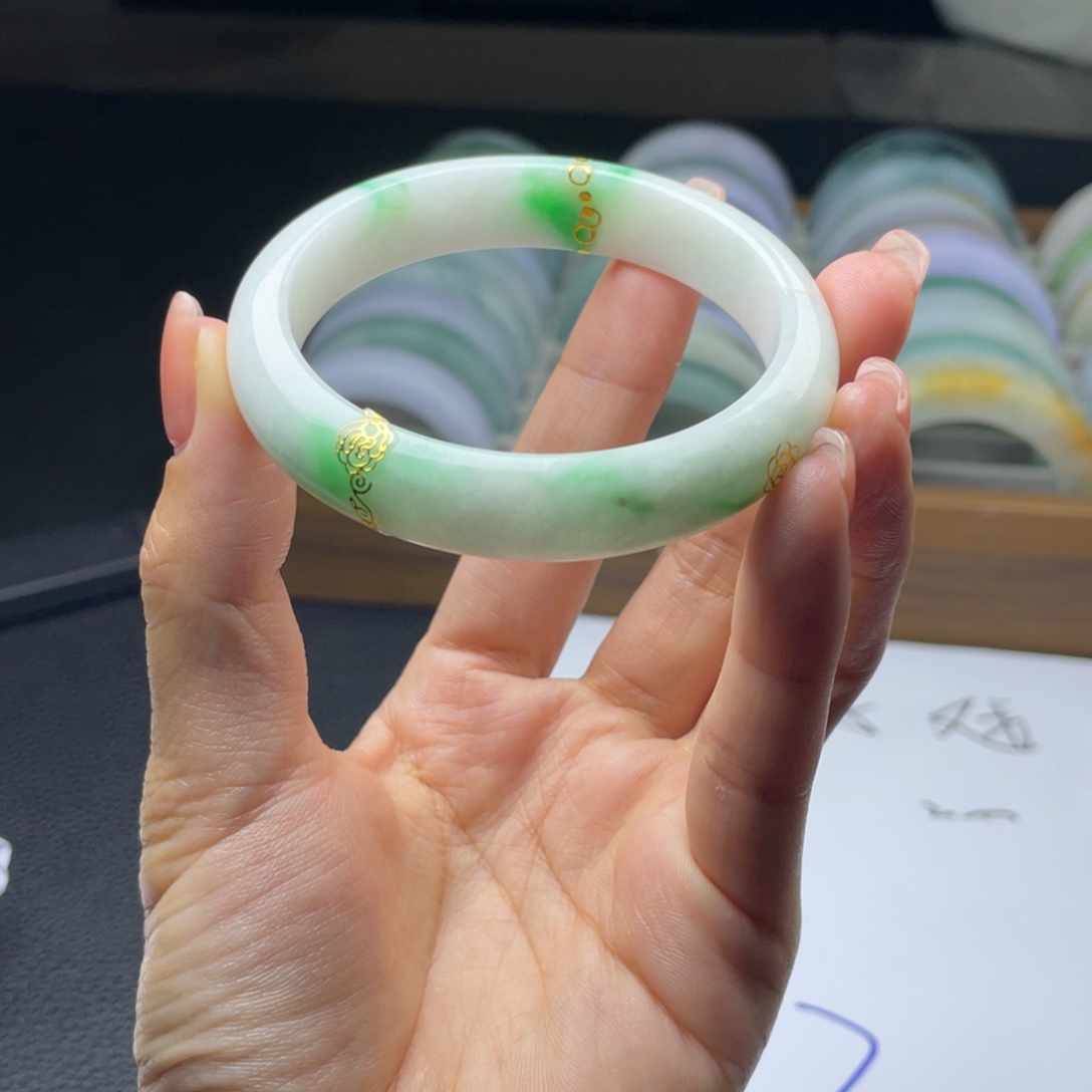 过***客未镶嵌天然翡翠手镯定制定制翡翠