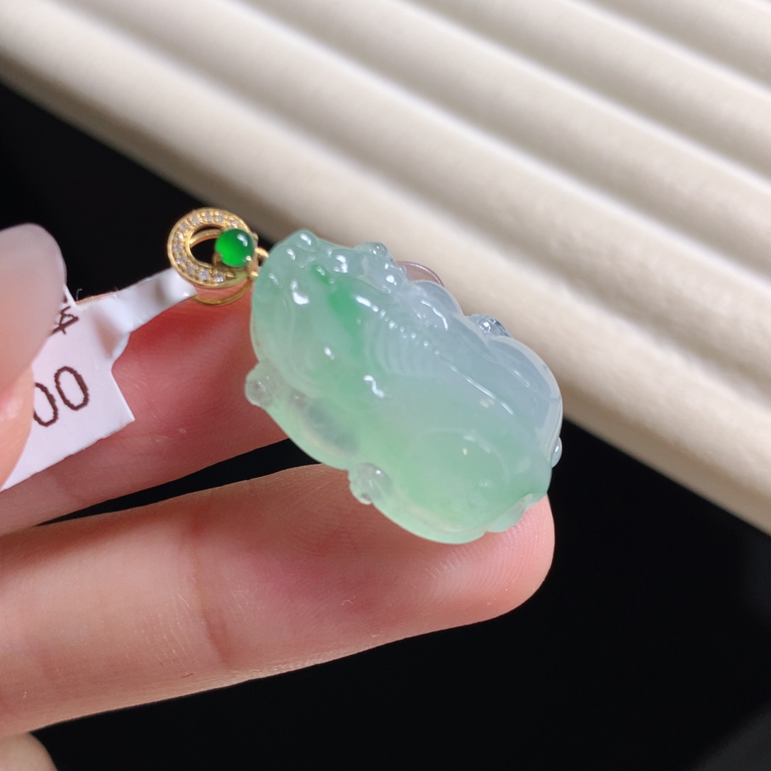 翡翠颈饰18K金镶嵌貔貅