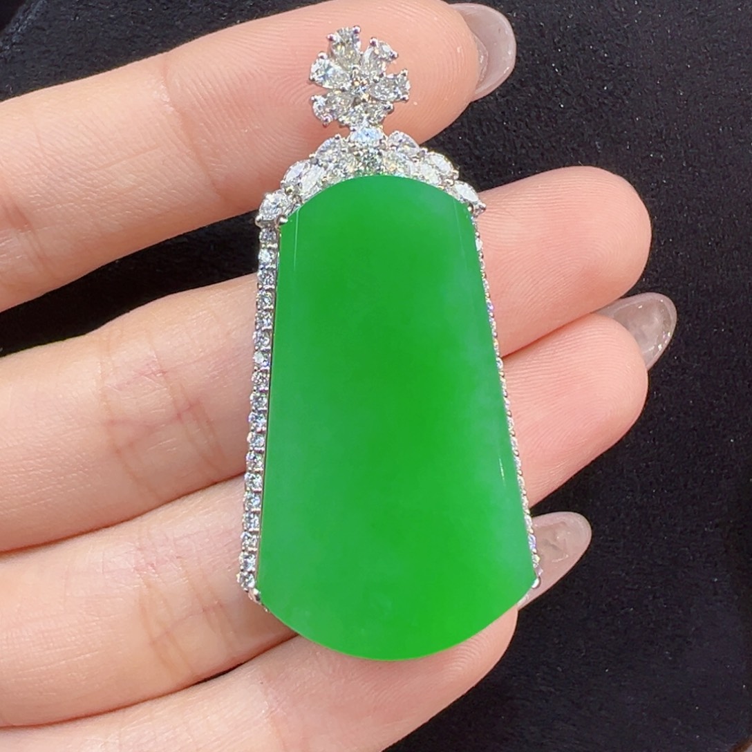 翡翠18K金镶嵌颈饰华****e无事牌分单4w