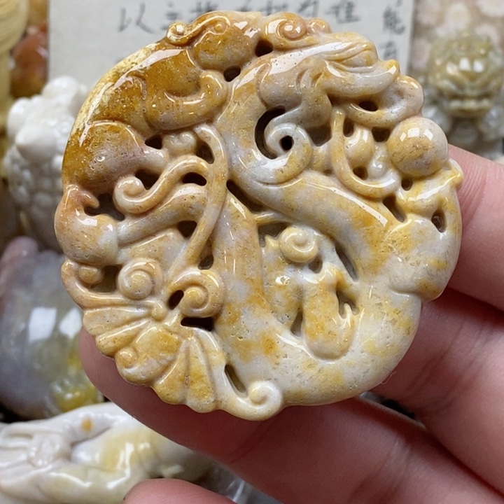 颈饰未镶嵌硅化珊瑚（珊瑚玉）