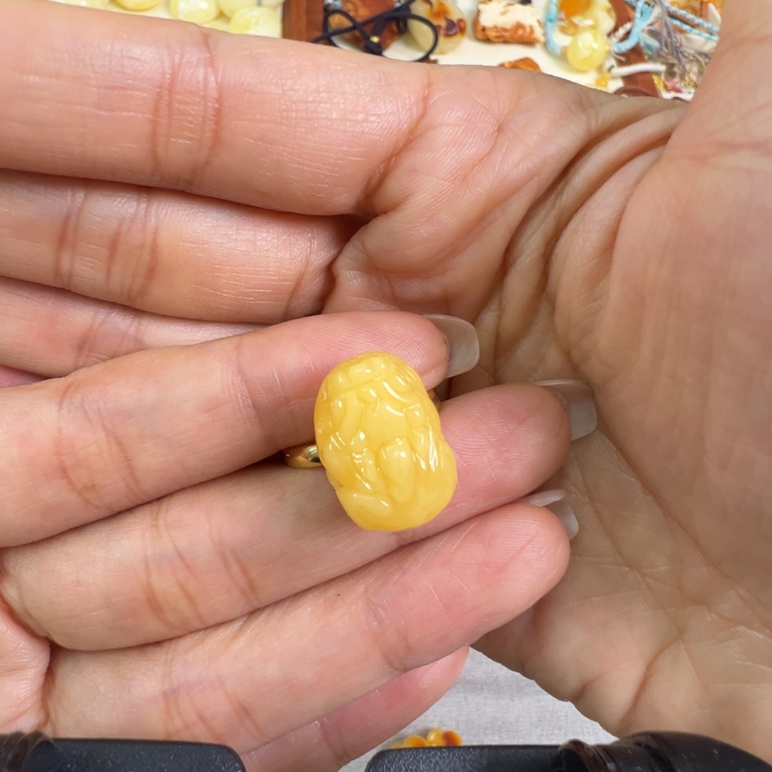 蜜蜡裸石未镶嵌蜜蜡