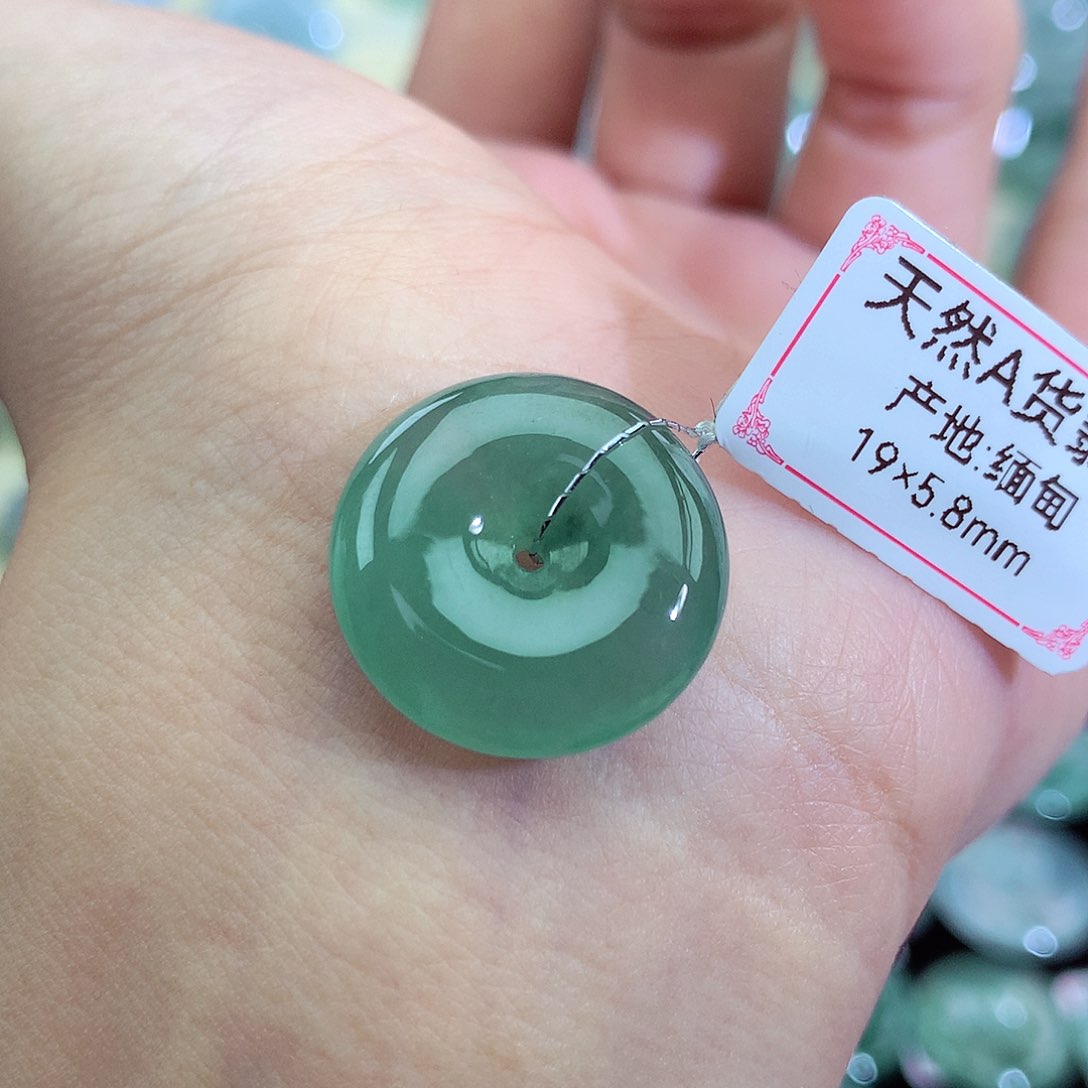 翡翠吊坠(不含链)未镶嵌水****岁