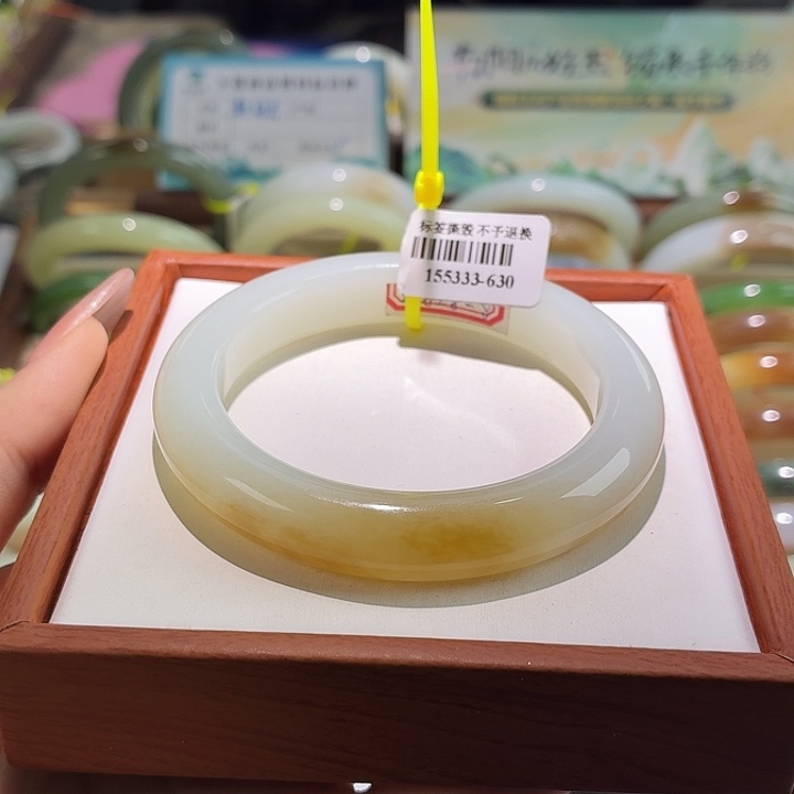 和田玉未镶嵌手镯26。   57