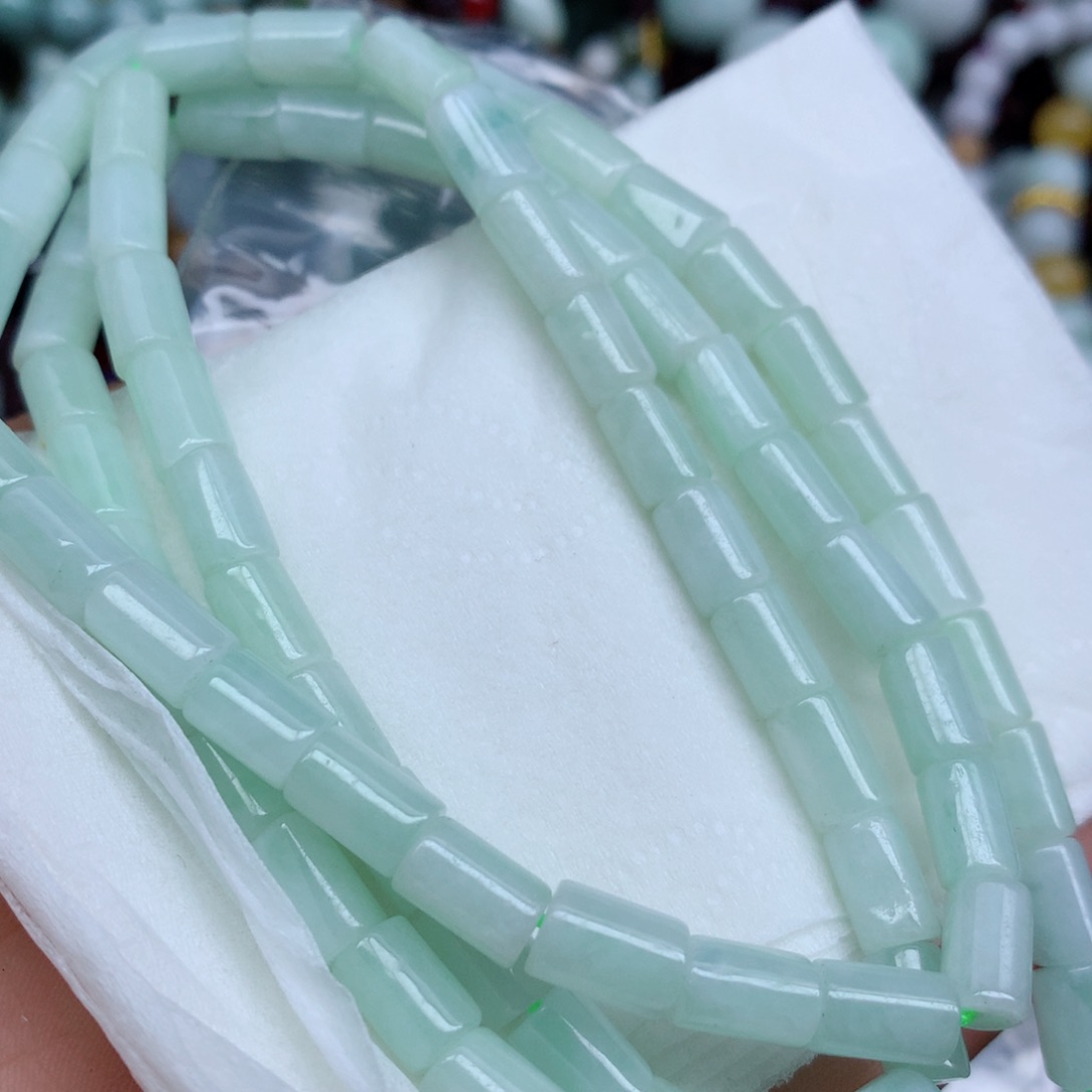 翡翠颈饰未镶嵌手串