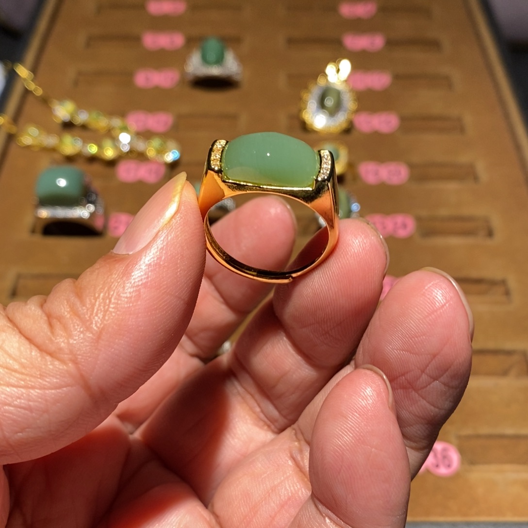 和田玉未镶嵌戒指