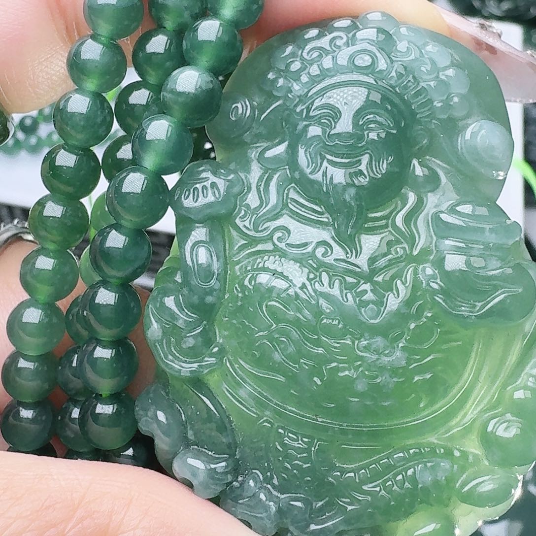 翡翠未镶嵌颈饰多样性发其一