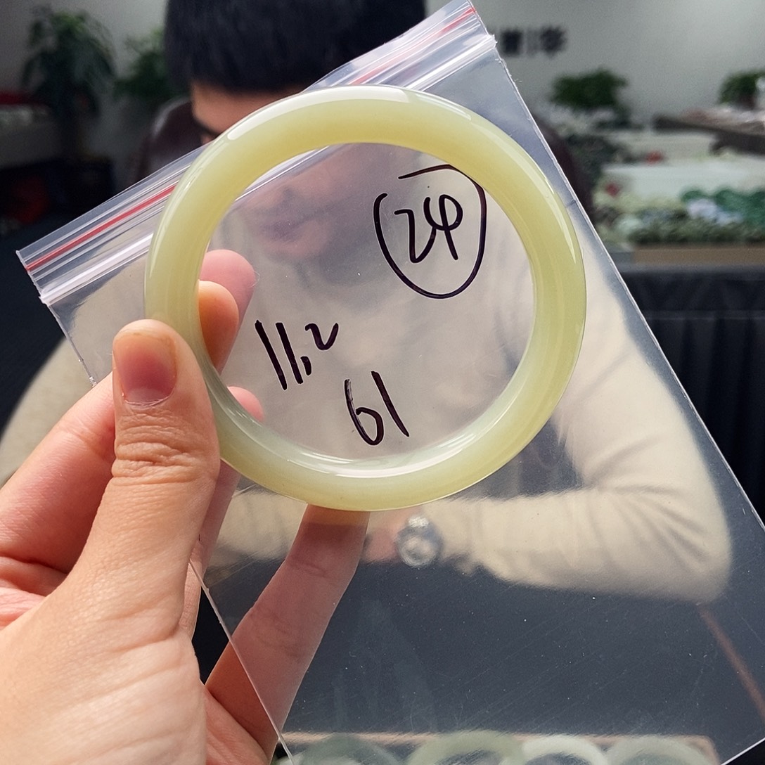 和田玉未镶嵌手镯颜色多样性发拍一发一