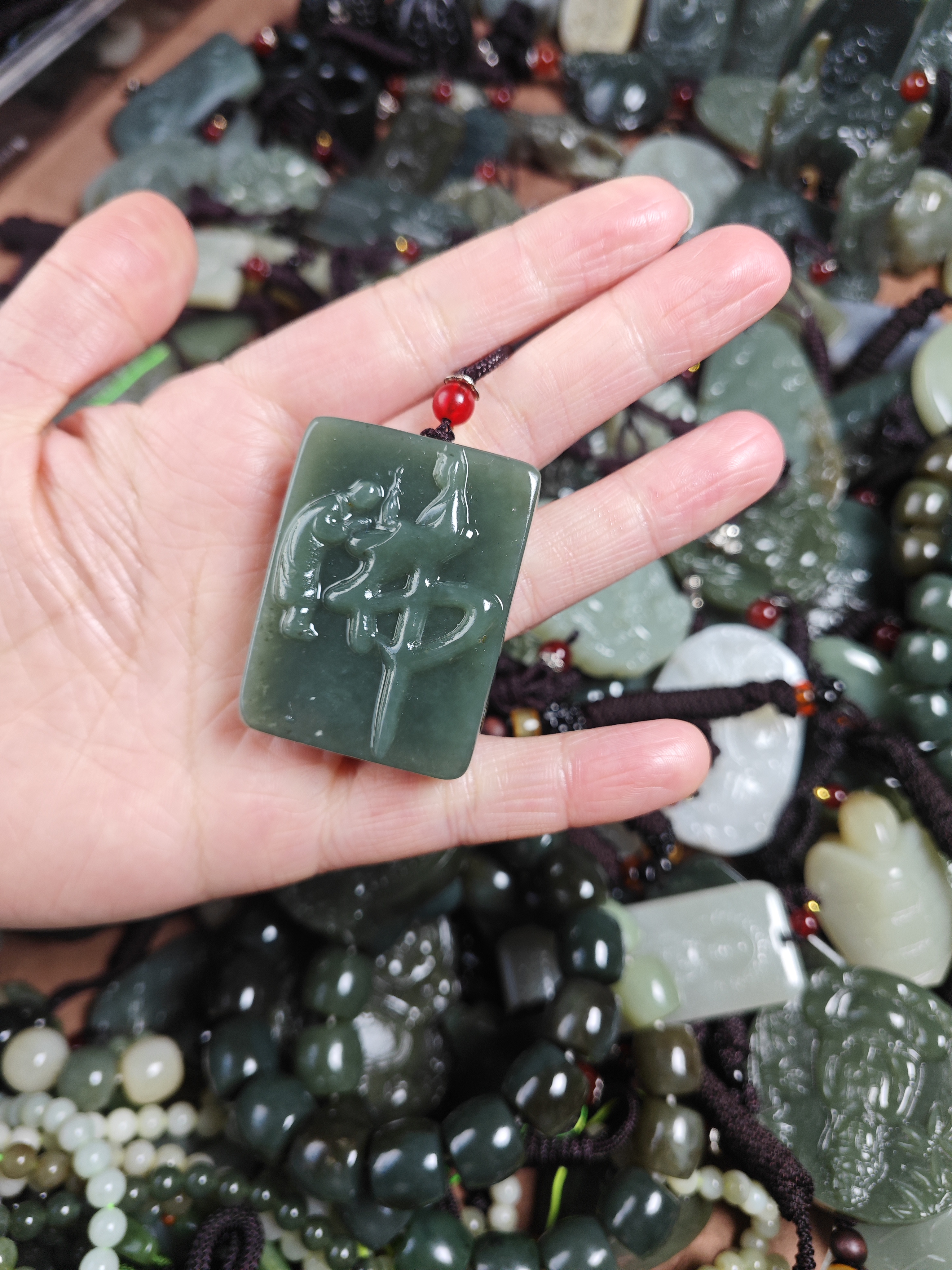 和田玉且末料佛牌吊坠