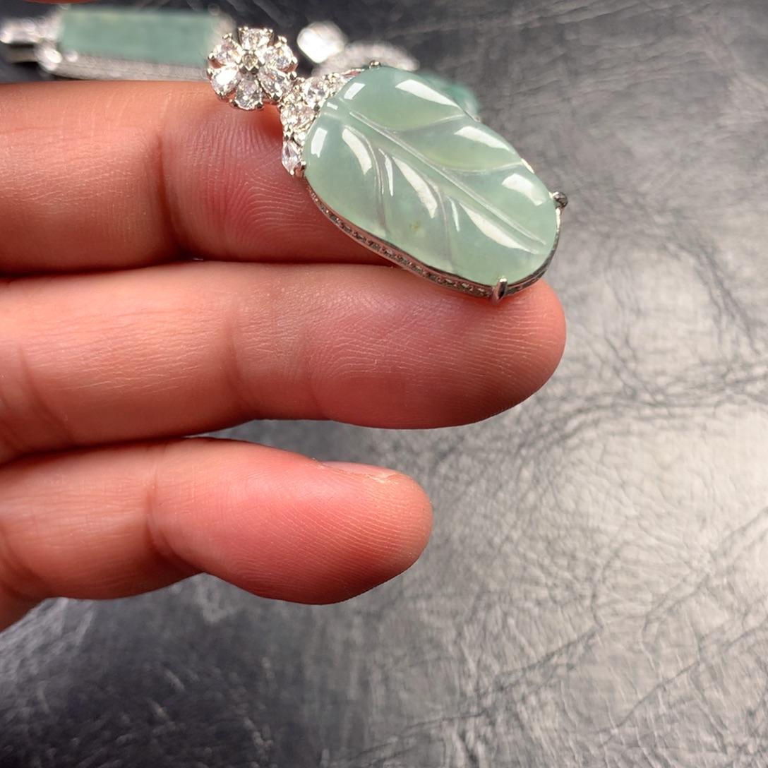 翡翠未镶嵌颈饰叶子