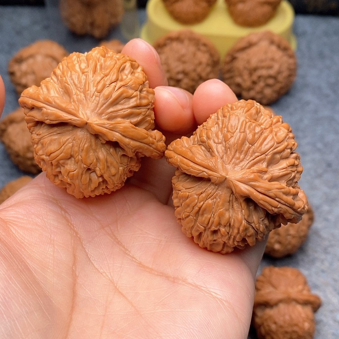 文玩核桃把件山地白狮子43全品52克