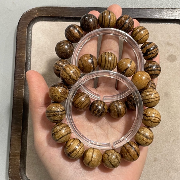 A211虎皮檀香卡1.5单圈手串