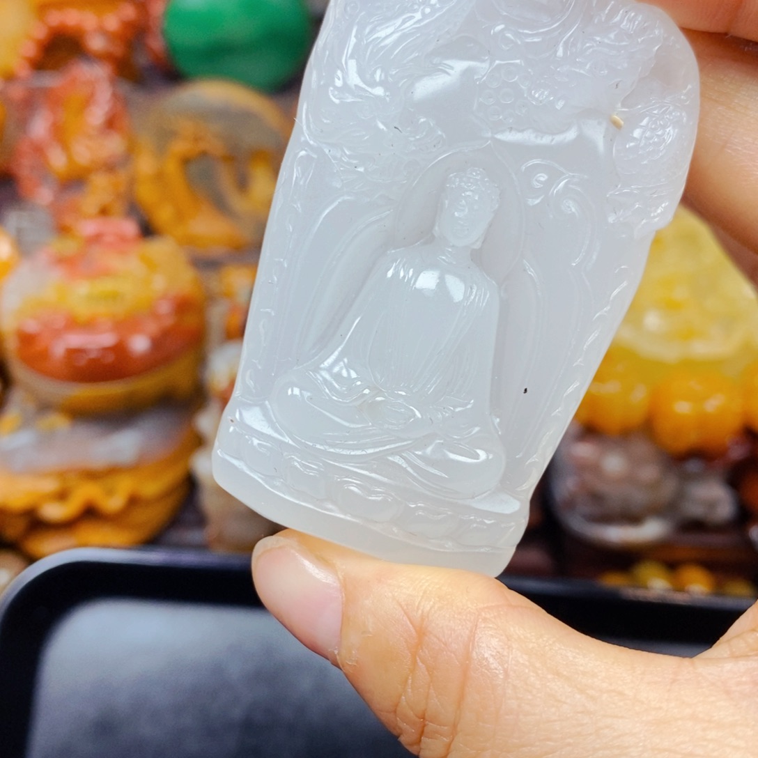 石英质玉（黄龙玉）未镶嵌颈饰