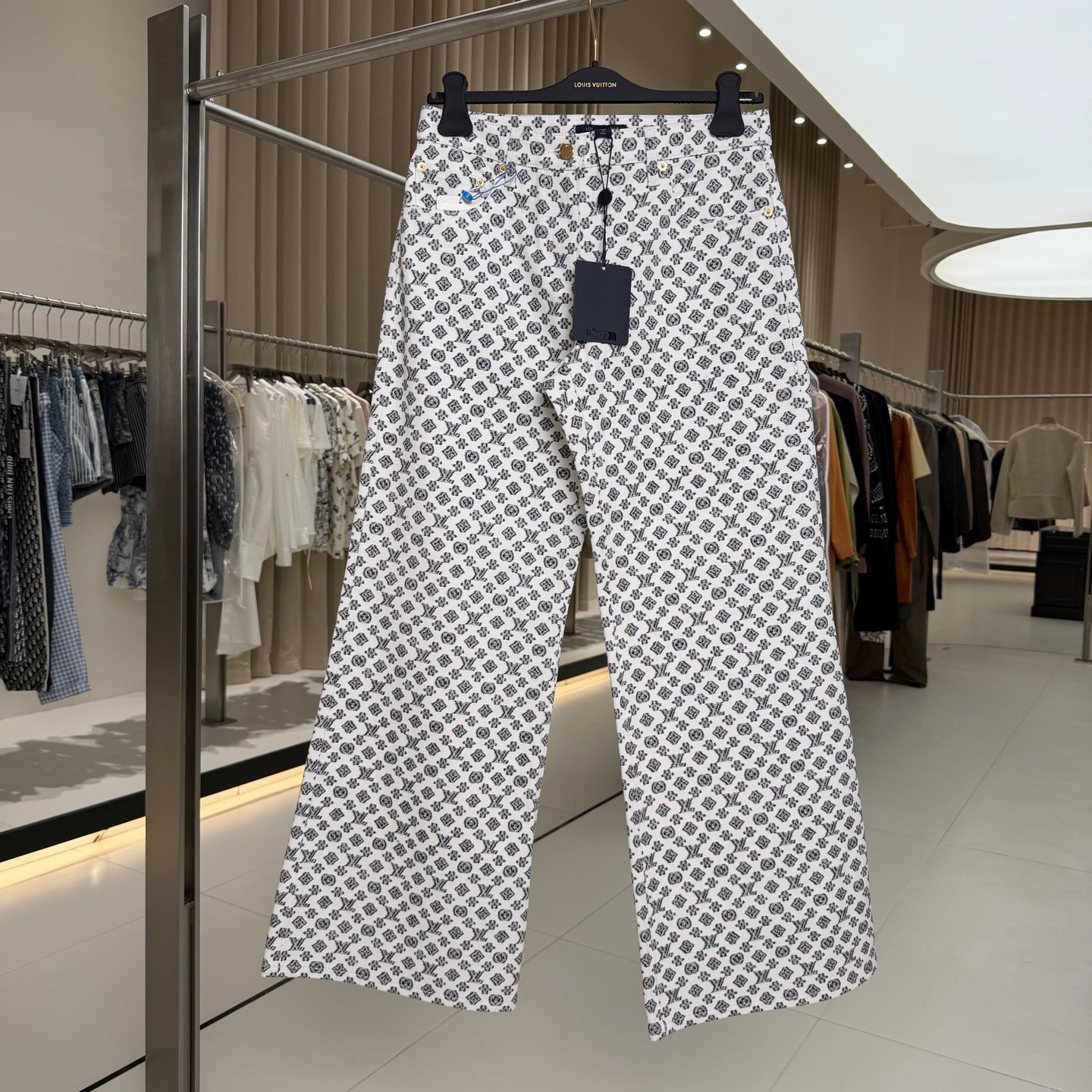 未使用 LouisVuitton/路易威登 25黑白满印牛仔裤 38码 GM006017