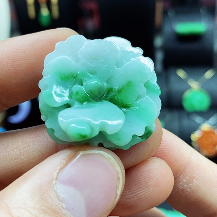 翡翠颈饰未镶嵌吊坠