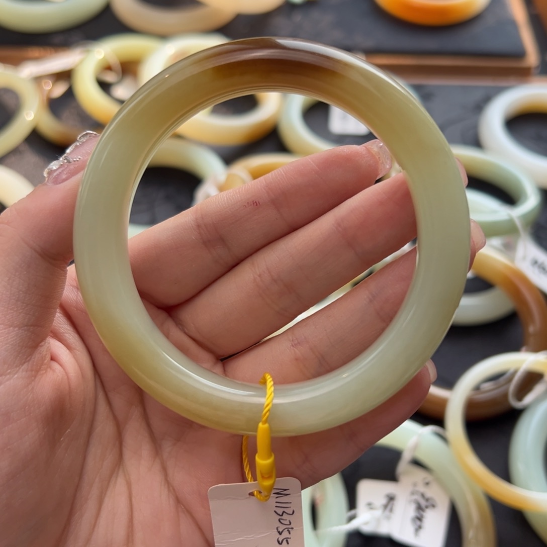 和田玉手镯未镶嵌王*语