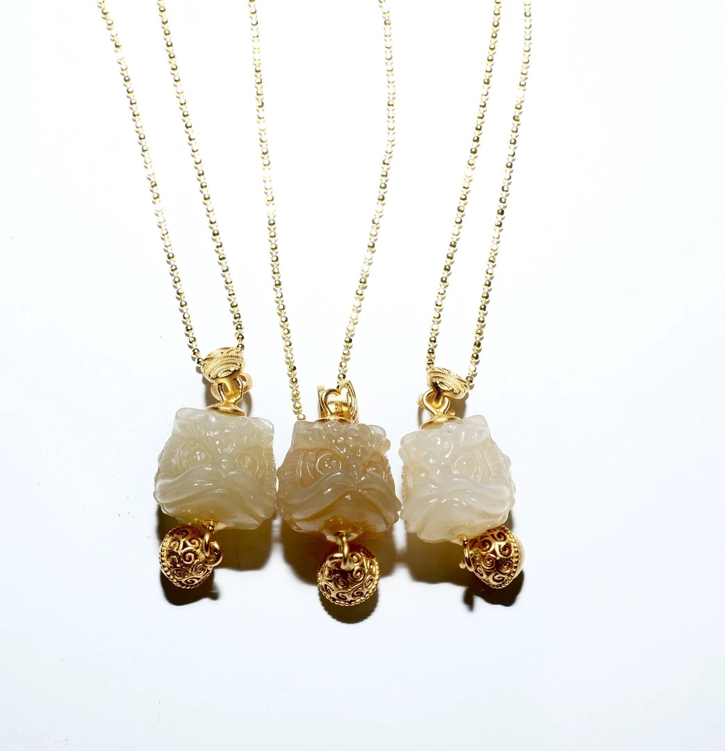 S925银天然和田玉醒狮吊坠（多样性发一）2372