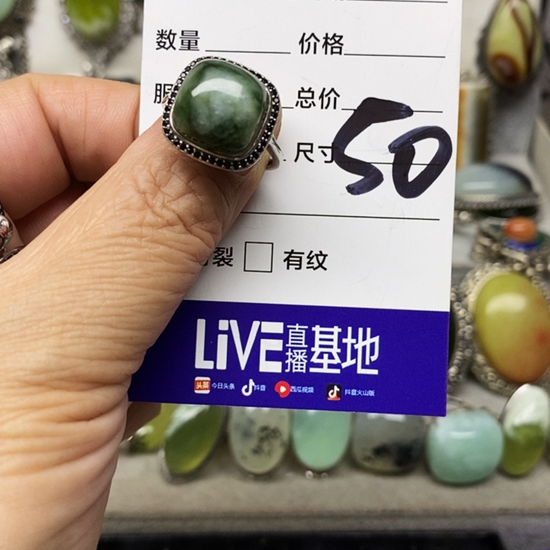 L***Q蛇纹石玉银S925镶嵌吊坠