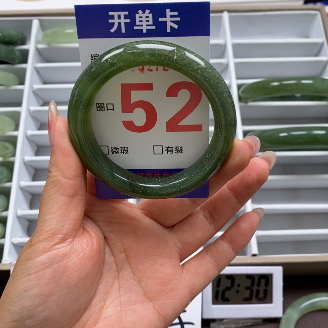 岫玉手镯未镶嵌我