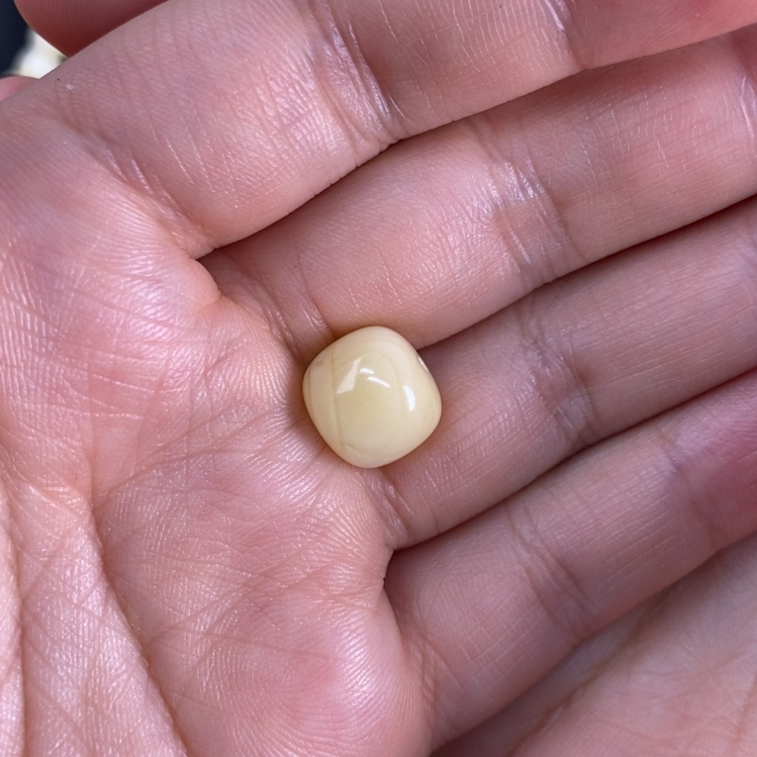 蜜蜡裸石未镶嵌蜜蜡