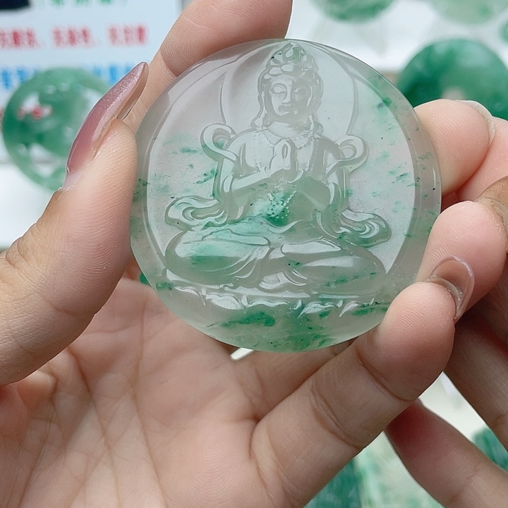 未镶嵌定制石英质玉（非洲翠）翟*里